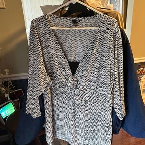 Chic Black and White Patterned Women's Top